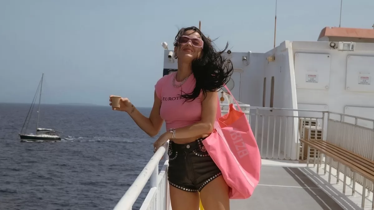 Conocida cantante presenta a su nueva pareja a meses del fin de su compromiso: &#039;La habría estado cortejando desde julio&#039;