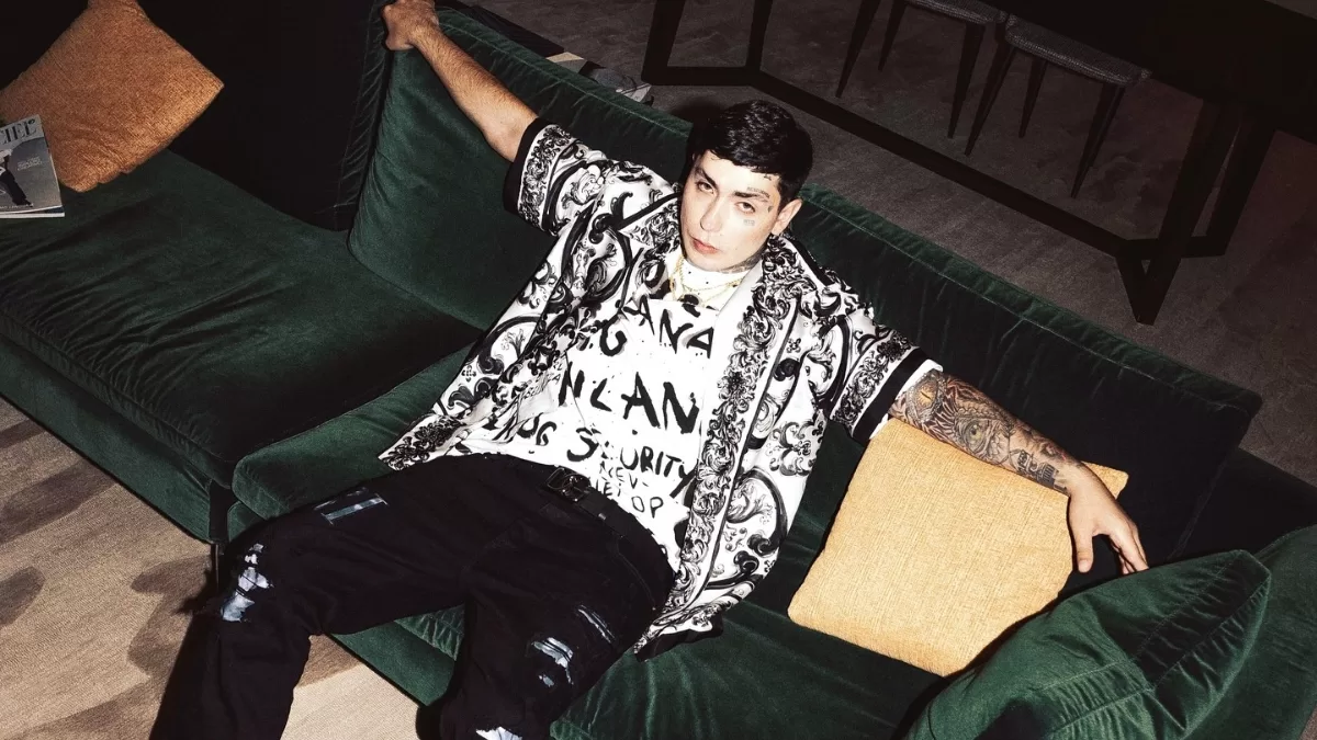 Quién es Nes, productor musical chileno que ha trabajado con reconocidos artistas urbanos