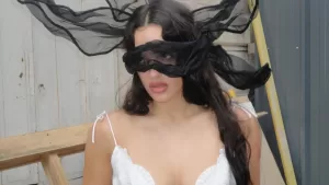 Rosalía prepara el lanzamiento de LUX: pistas y teorías sobre su nuevo álbum inspirado en la fe y la espiritualidad