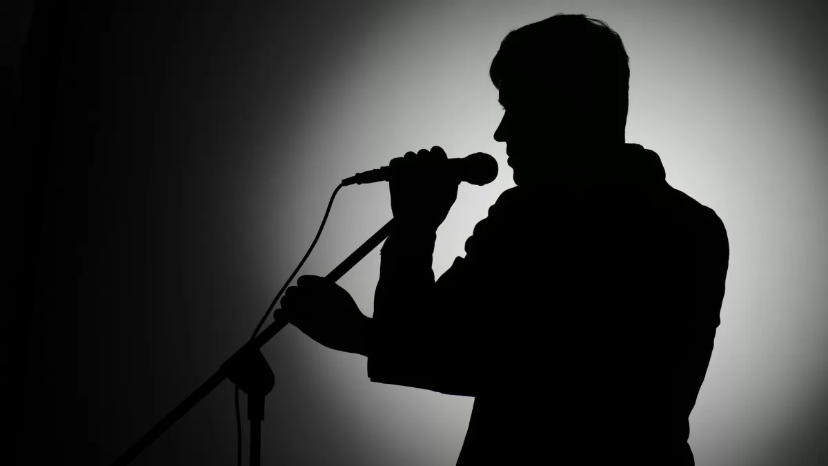 Tragedia familiar: cantante chileno en estado grave tras fatal choque que cobró la vida de su hermano