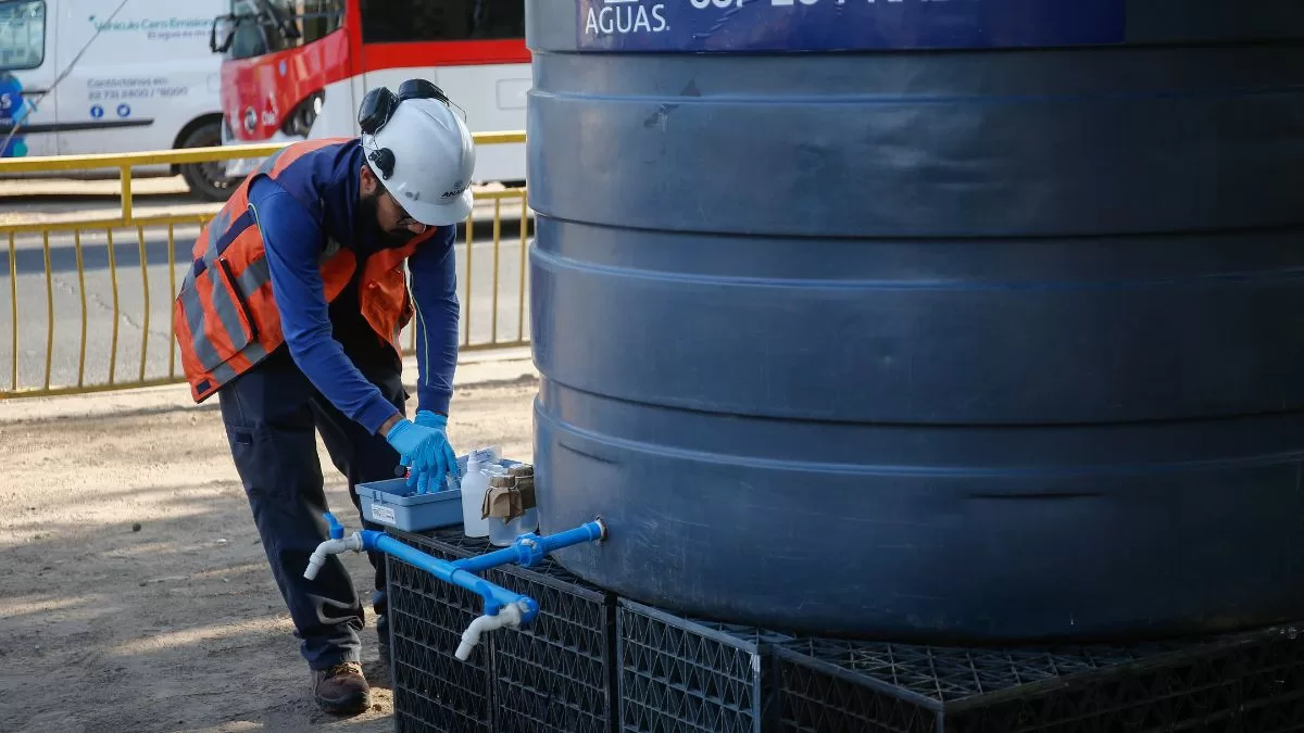 Por hasta 12 horas sin agua potable: corte de suministro afectará a cuatro comunas de la Región Metropolitana