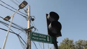 Por hasta 7 horas sin electricidad: corte de luz afectará a 8 comunas de la Región Metropolitana