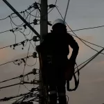 Corte de luz afectará a 11 comunas de la Región Metropolitana por hasta 7 horas