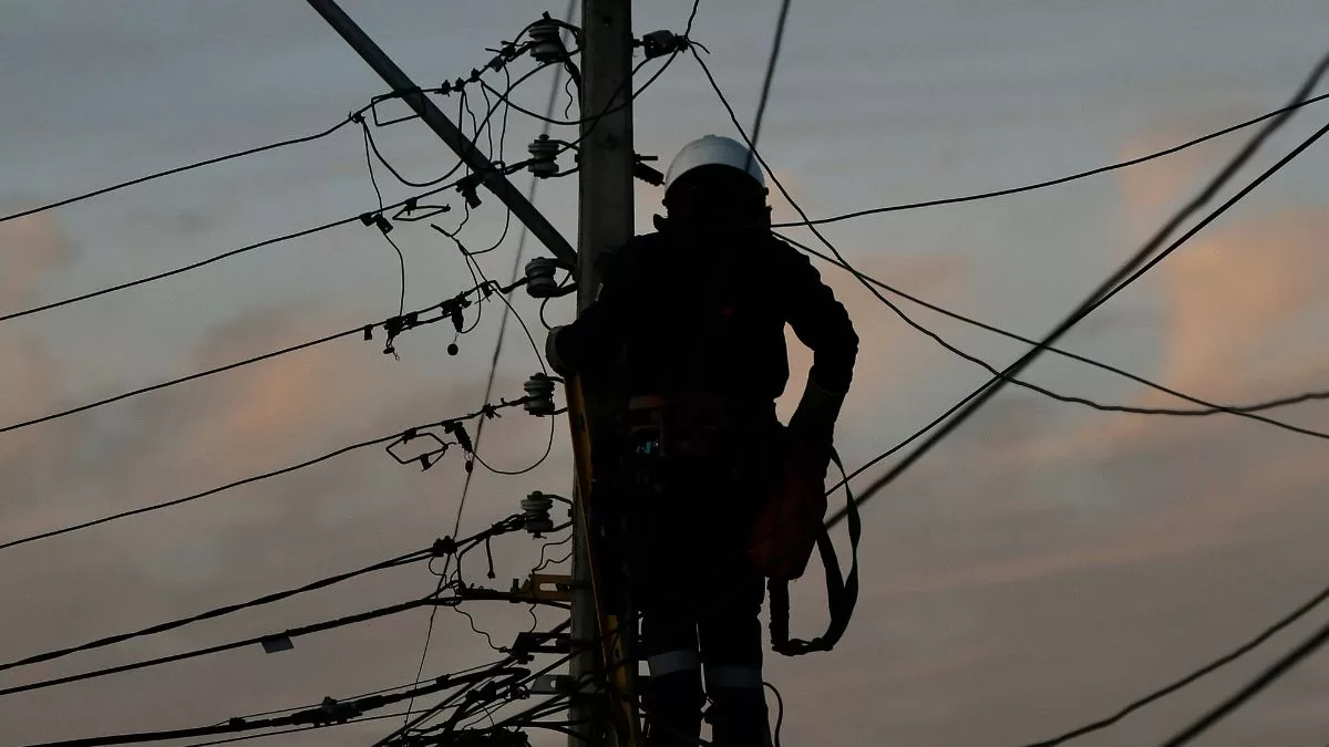 Corte de luz afectará a 11 comunas de la Región Metropolitana por hasta 7 horas