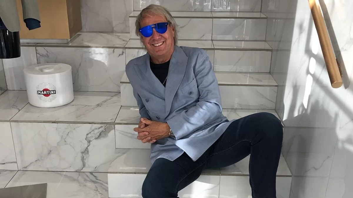 "Él tiene nueva pareja, es una chiquilla de 21 años y él tiene 70; la conoció en el cumpleaños de su hijo"