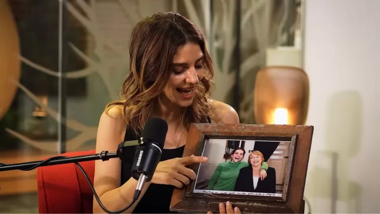 "Michelle Bachelet entra a la pieza por error, ve ropa tirada y había una pareja...": María Luisa Godoy recuerda curiosa anécdota