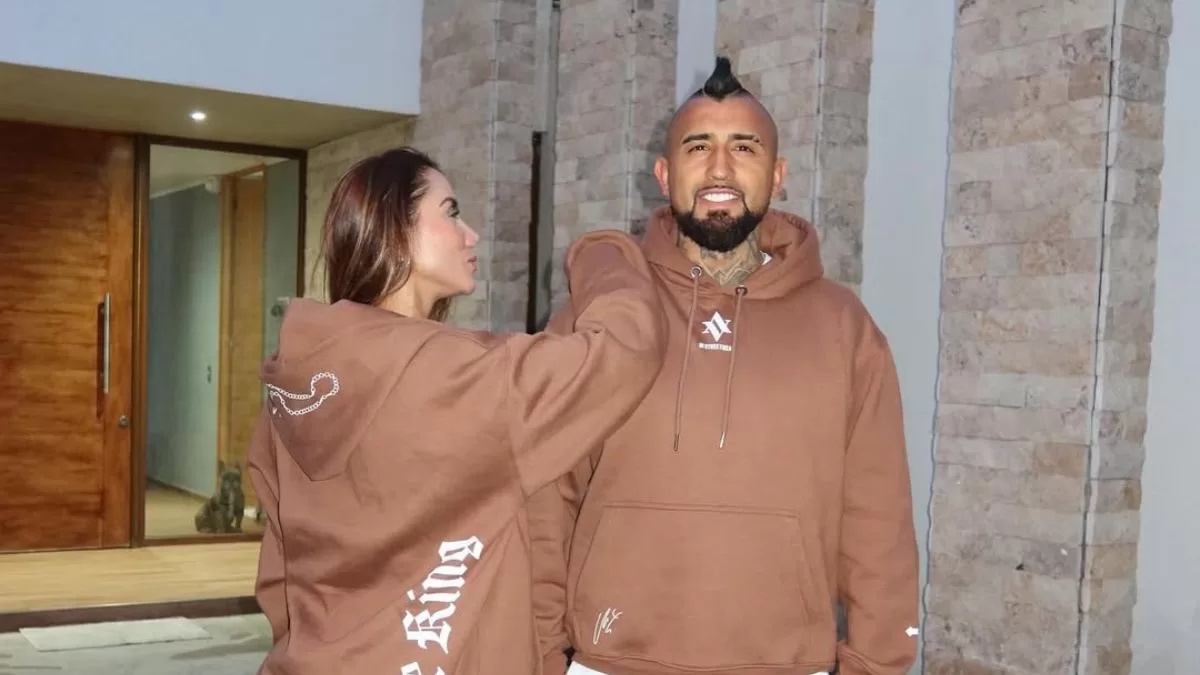 “Nos encontramos años después en México. Él me fue a buscar”: los detalles inéditos del romance entre Arturo Vidal y reconocida cantante nacional