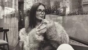 Constanza Capelli y su día de furia en Fiebre de Baile: protagonizó pelea con periodista en backstage