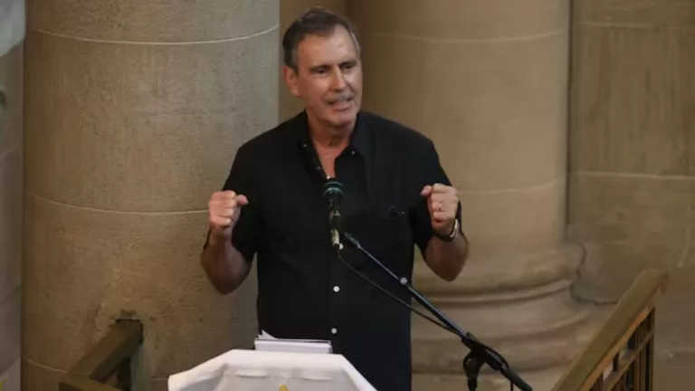 Cristián Campos rompe el silencio tras discurso no autorizado en funeral de Héctor Noguera