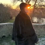 Conocida actriz sorprende tras confirmar su nuevo romance con hijo de política chilena: posaron juntos en la web