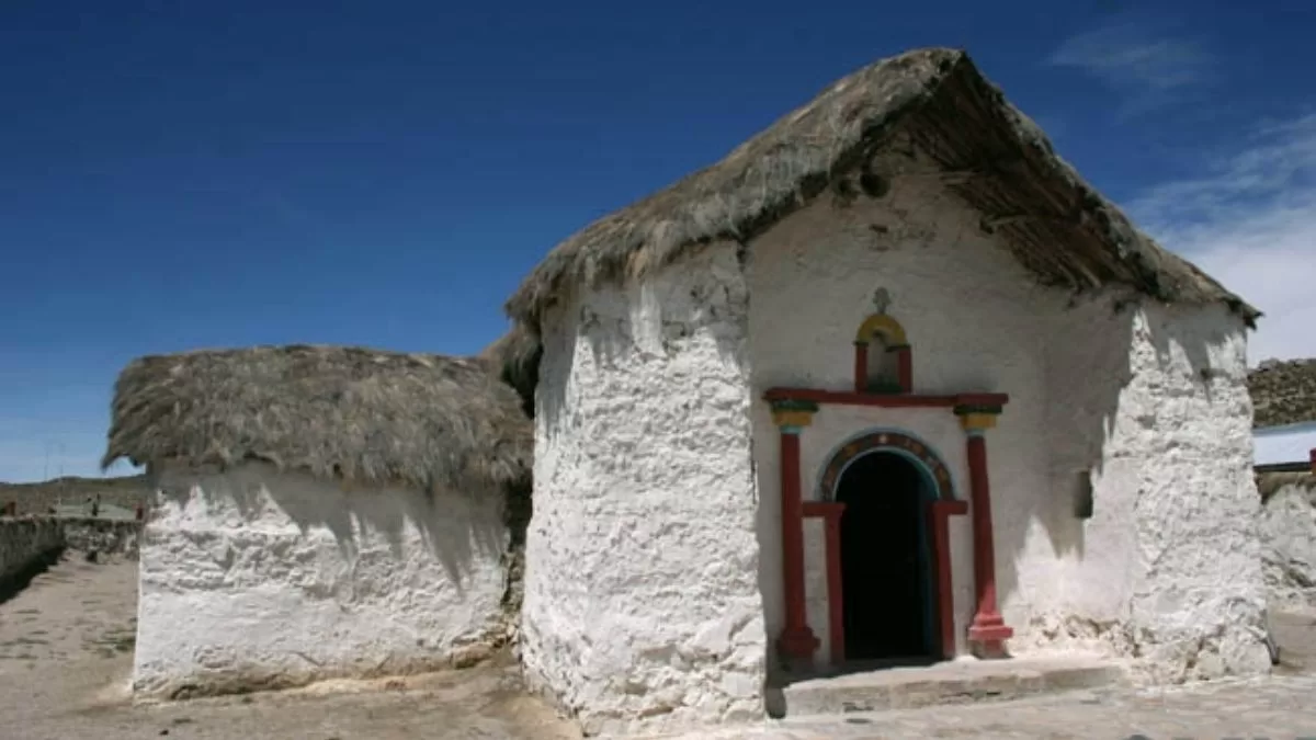 La mesa embrujada que aterra a Parinacota y que hoy en día está amarrada a un pilar de la iglesia