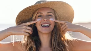 Guía definitiva para elegir tu protector solar: cómo cuidar tu piel este verano