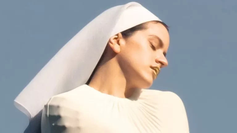 Así suena LUX: el nuevo álbum de Rosalía que transforma la oscuridad en luz