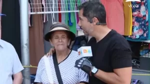 Adulta mayor no aguanta las lágrimas al contar el regalo que eligió para su hijo: "Por ser tan bueno conmigo"