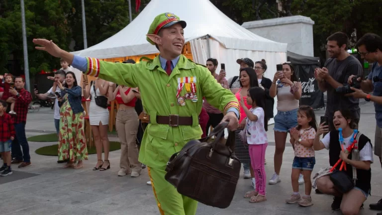 Caravana navideña en La Florida adelanta la llegada del Viejito Pascuero: por qué calles pasará, en qué horarios y cuándo verla GRATIS