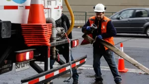 Corte de agua masivo afectará a cinco comunas de la Región Metropolitana por hasta 15 horas