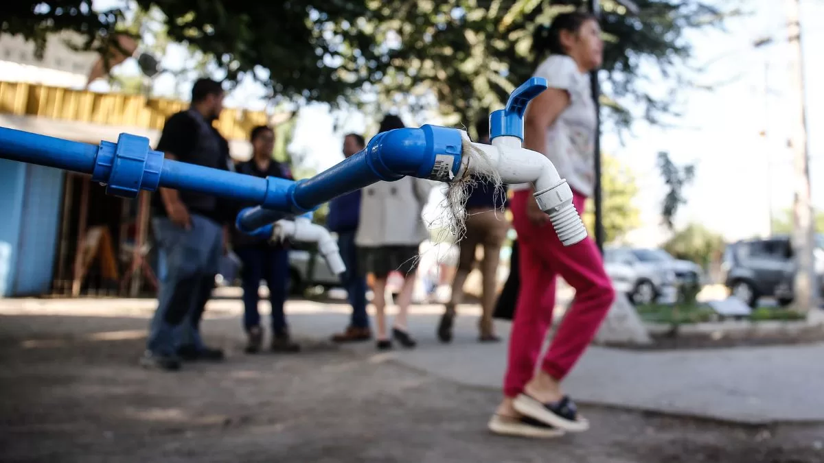 Por hasta 15 horas sin suministro: corte de agua potable afectará a esta comuna de la Región Metropolitana