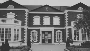 Participantes del reality de Mega relatan experiencia paranormal en la casona de El Internado: hecho ocurrió en las escaleras