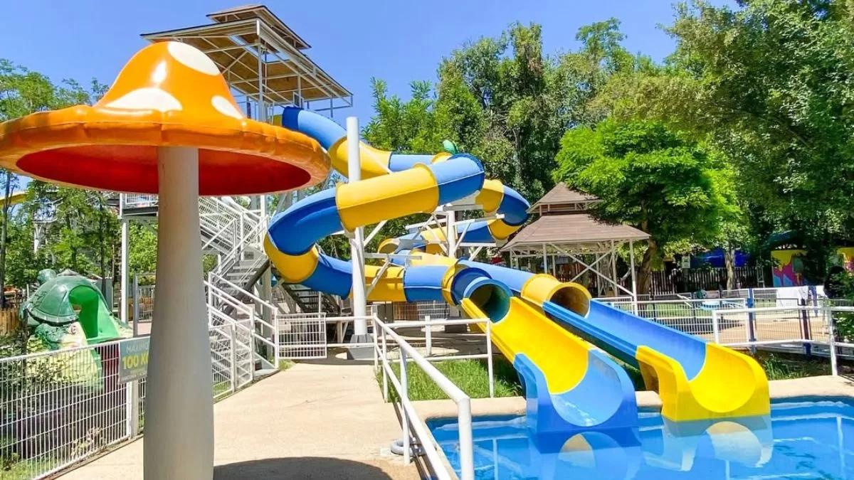 El parque acuático que todos los chilenos quieren visitar: está a 40 minutos de Santiago y tiene más de 20 toboganes