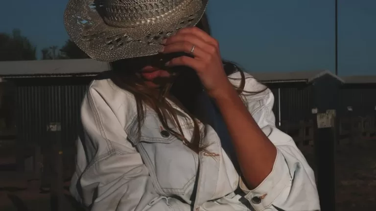 "Yo sé que él siempre me vio como una amiga y no como una mujer. Ahora él está con su exnovia. Una persona a la que él siempre amó"