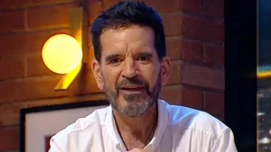 Filtran comprometedora imagen de Vasco Moulian con conocido influencer tomados de la mano