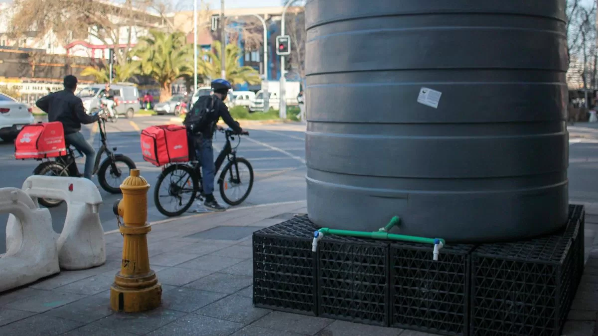 Por hasta 10 horas sin suministro: corte de agua potable afectará a 5 comunas de la Región Metropolitana