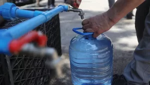 Por hasta 15 horas sin servicio: corte de agua potable masivo afectará a seis comunas de la Región Metropolitana