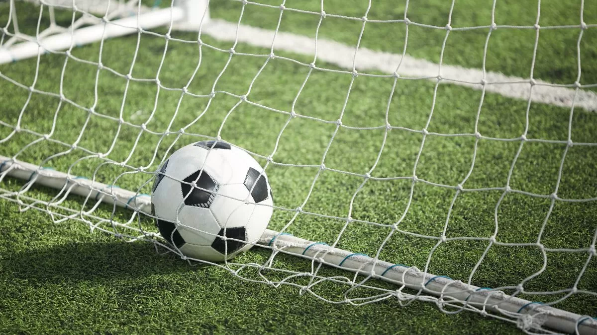 Muere futbolista tras sufrir un paro cardiorrespiratorio en pleno partido: "Fue algo fulminante, no hubo tiempo para nada"