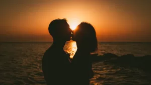 Así puedes conquistar a cada signo zodiacal para tener un amor de verano