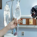 Reconocido rostro de televisión sufrió grave accidente: resultó con 11 fracturas y se encuentra hospitalizado