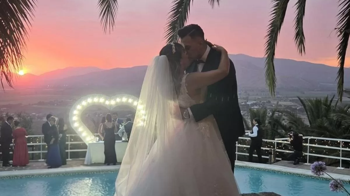 Querido cantante chileno contrajo matrimonio tras 27 años de pololeo: "Felicidad"