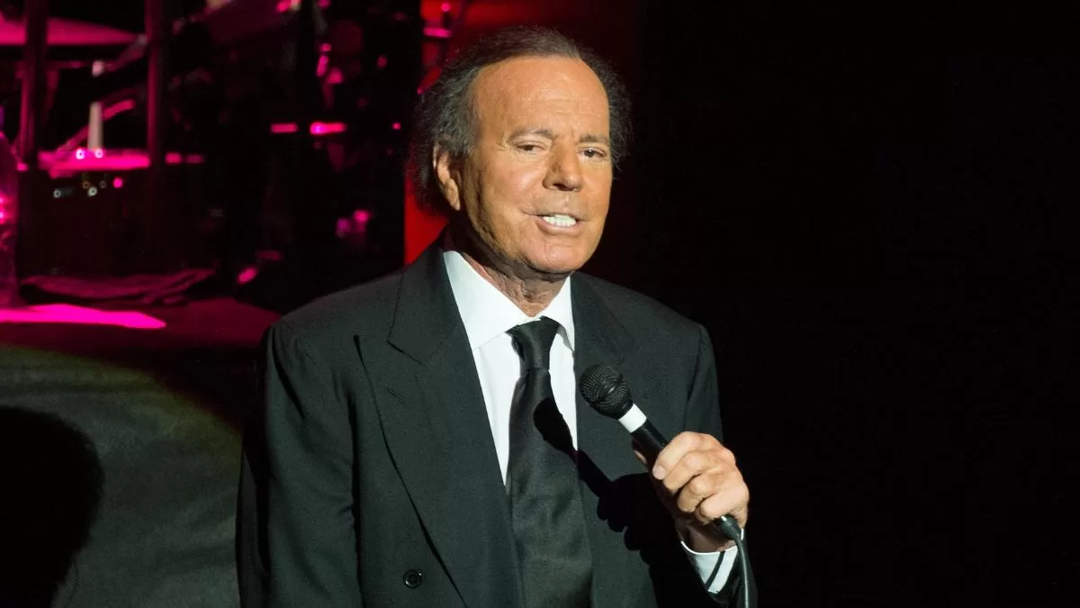 Extrabajadoras de Julio Iglesias lo denuncian por agresiones sexuales y abusos de poder: “Me utilizaron, me pisotearon..."