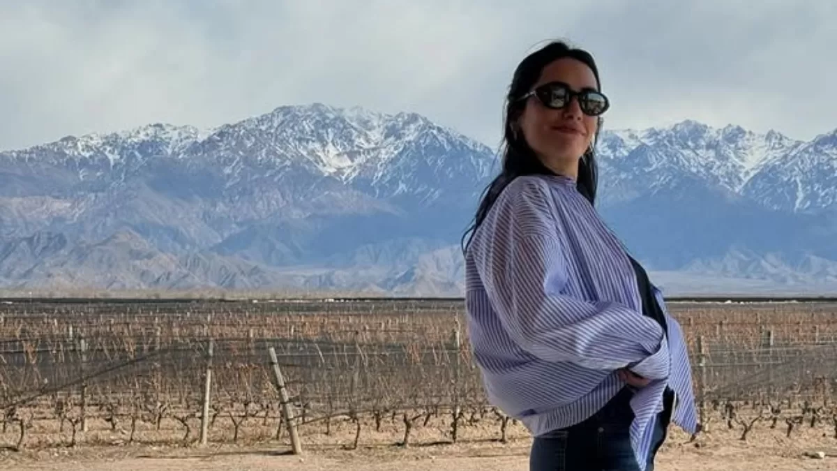 Conocida cantante anuncia que se casa y le llueven las críticas: "Es el anillo de compromiso más feo que he visto.