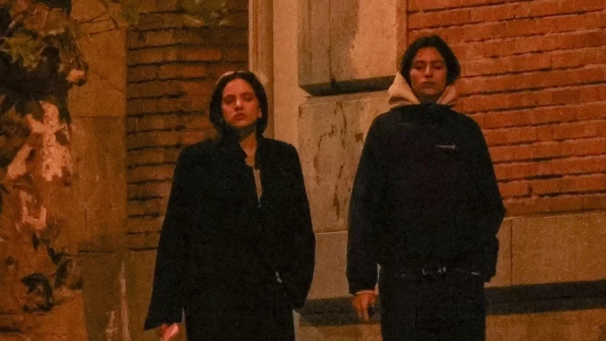 Tomadas de la mano y sin esconderse: el nuevo romance que remece a la farándula