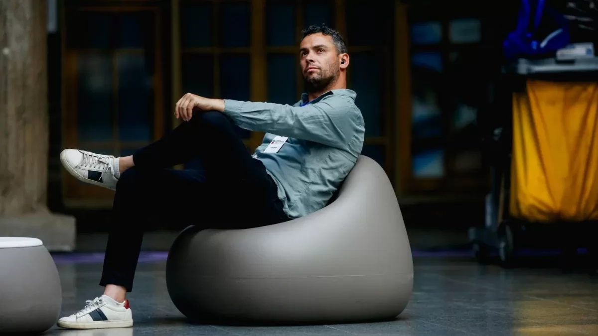 Periodista de Chilevisión anuncia que se convertirá en padre: "Con una mujer que amo hasta el infinito"