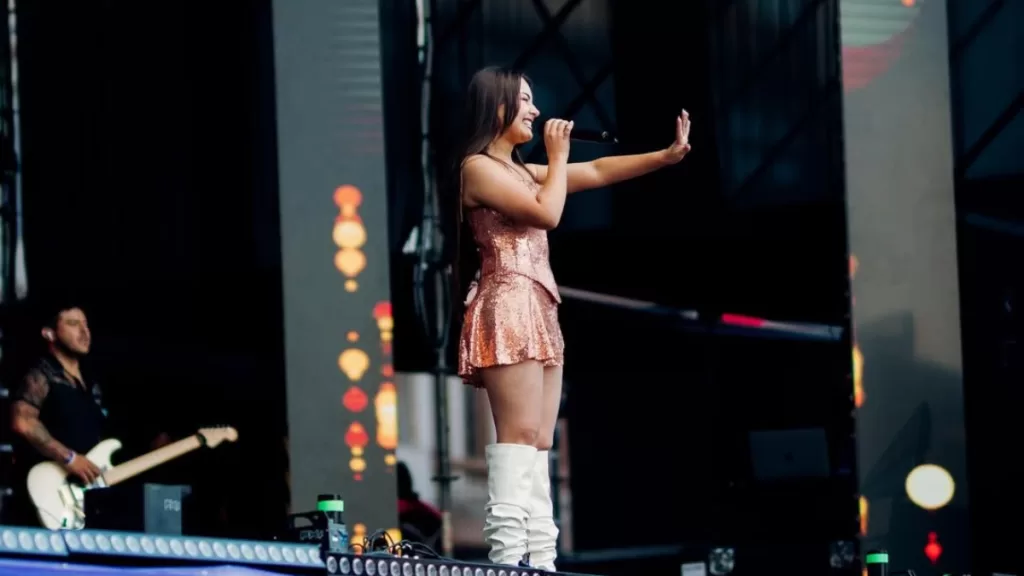 Cantantes Pareja Alanys Lagos