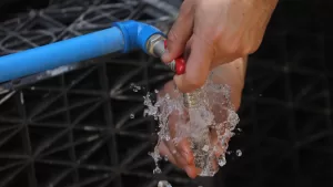 Por hasta 10 horas sin servicio: corte de agua afectará a cuatro comunas de la Región Metropolitana