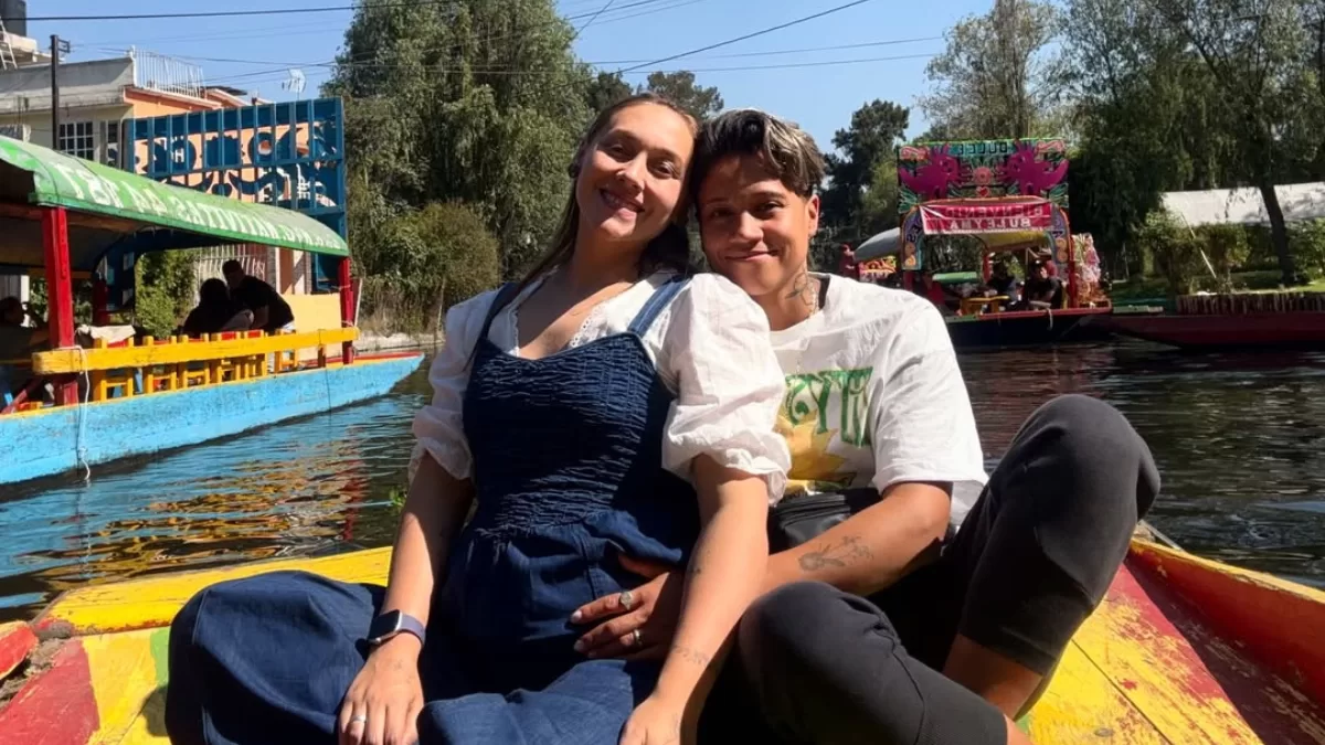 Popular periodista y su novia futbolista anuncian el nacimiento de su hija: "Desbordando amor"