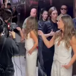 Figura de Mega enfrenta duras críticas en las redes tras curioso momento con artista de Viña 2026: "La peor periodista del festival"