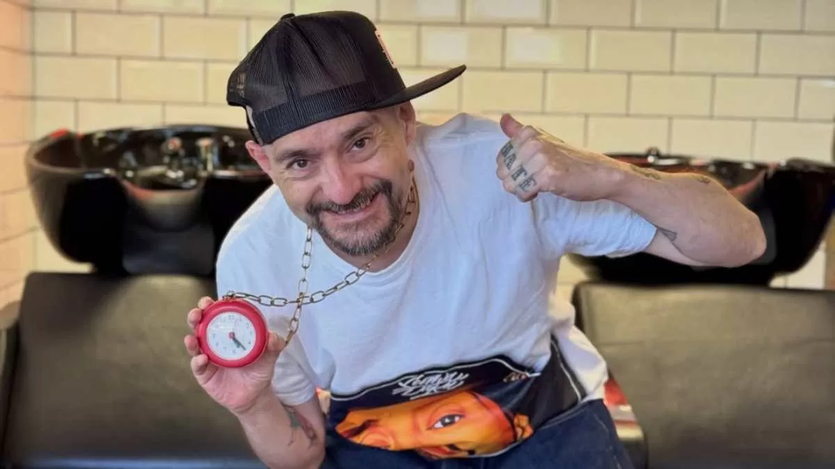 Cantante chileno que intentó quitarse la vida publica impactante imagen y agradece las muestras de cariño: "Así estoy ahora"