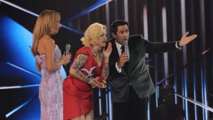 Las duras críticas que enfrentó Karen Doggenweiler en medio del show de Mon Laferte en Viña 2026: "Me indigna" y "Es una falta de respeto"