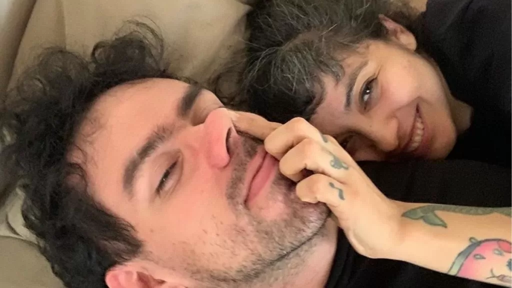 Pareja Mon Laferte