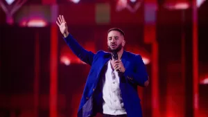 "Ahí no más el pastor" y "Me cae bien, pero no me ha hecho reír nada": las críticas que más se repitieron tras el debut de Pastor Rocha en Viña 2026