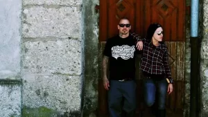 Conocida cantante alzó la voz con ácido mensaje luego de que afirmaran que había terminado su matrimonio de más de 20 años