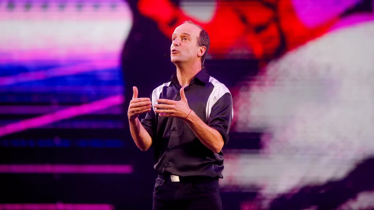 “Está igual que George Harris”: redes estallan tras la rutina de Stefan Kramer en el Festival de Viña