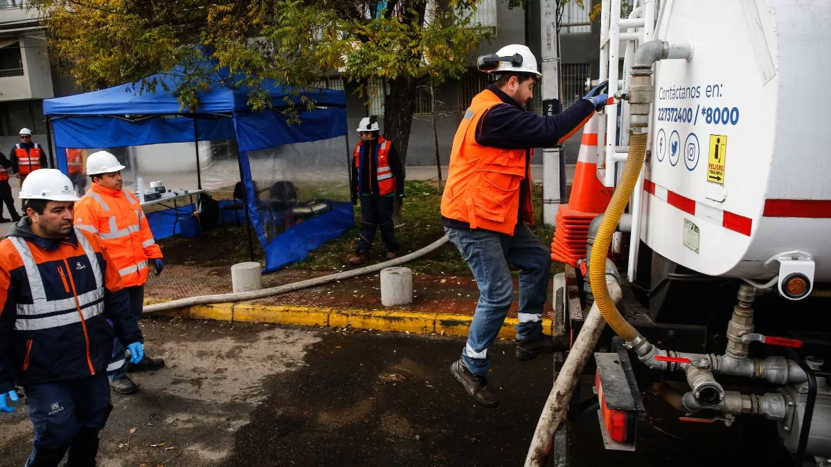 Corte de agua afectará a cinco comunas de la Región Metropolitana por hasta 10 horas