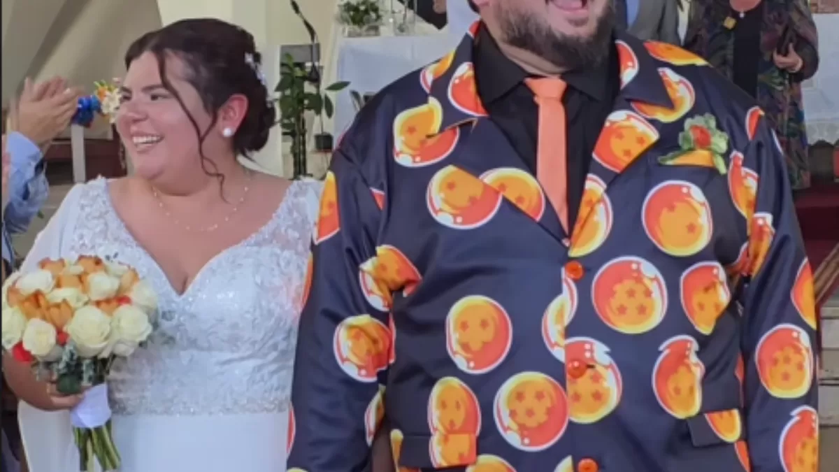 Se casa por la iglesia y su traje deja a todos en shock: querido influencer chileno llega inspirado en Dragon Ball