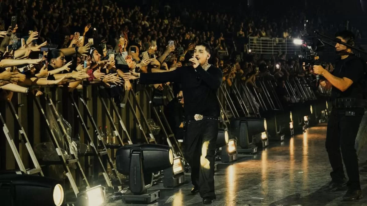 Young Cister rompe el silencio tras show recortado en Lollapalooza: "Las redes te roban la felicidad"
