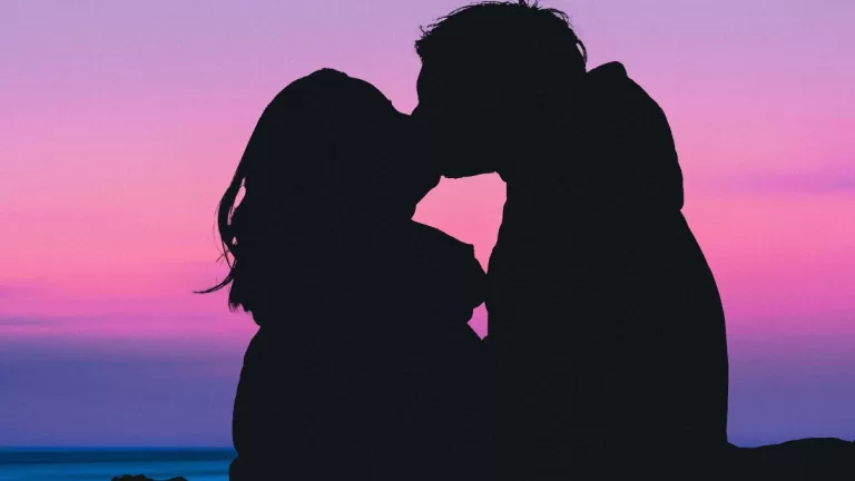 El detalle que desató rumores de crisis en una de las parejas más queridas de la TV chilena