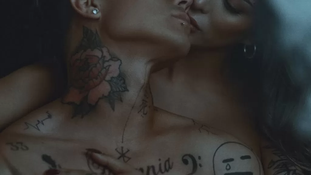 Querida pareja del espectáculo chileno desata teorías de un quiebre en su relación tras varios años juntos: estas son las pistas